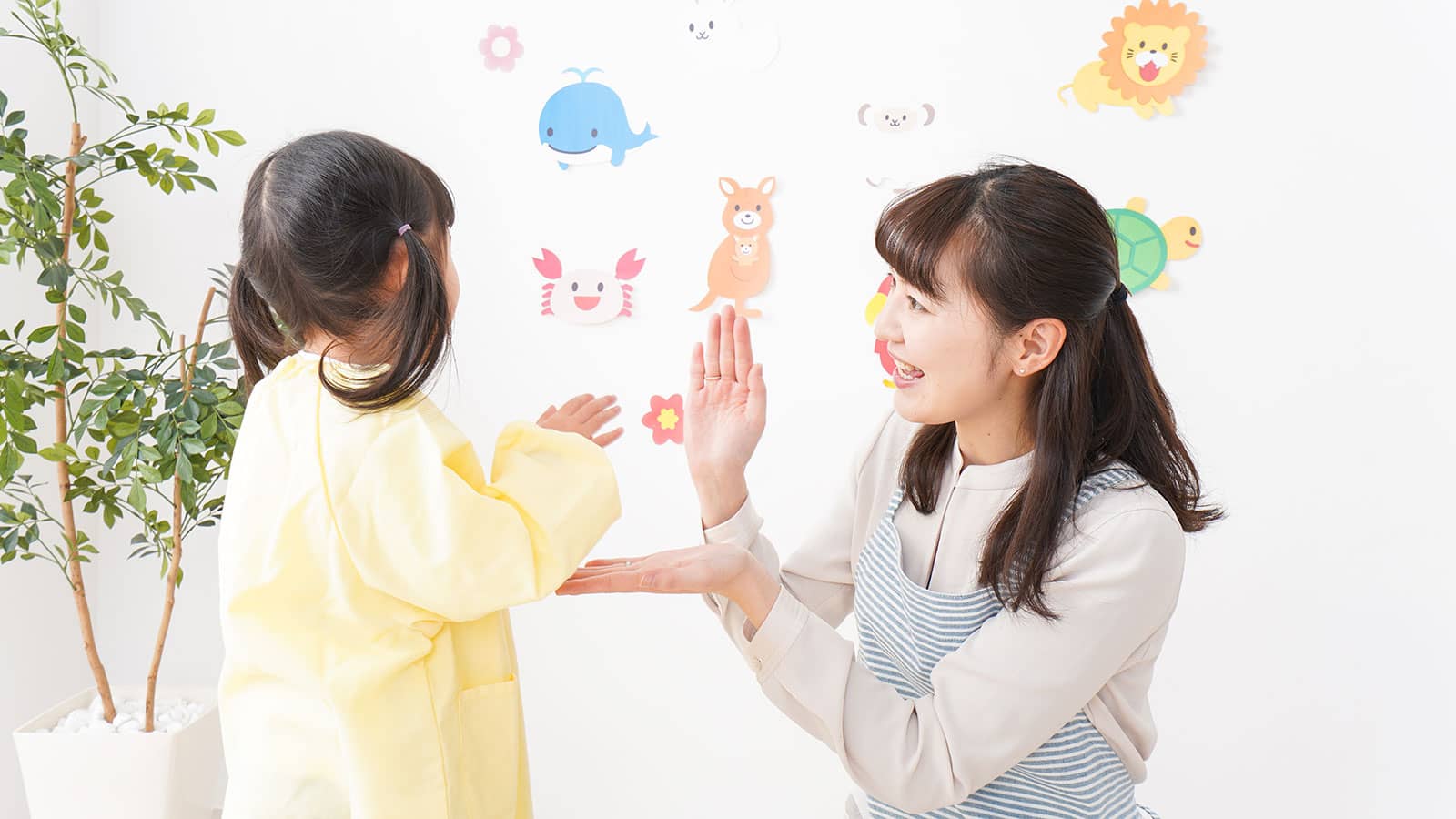 リズムに合わせて楽しむ手遊び・ゲーム10選