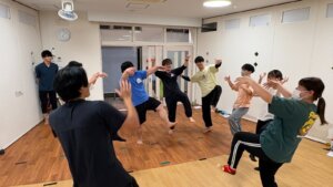 「ダメ」の、その前に。園を越えて学ぶ「明日からできる運動あそび」｜橋場そらとみどりの保育園